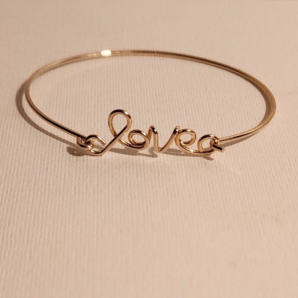 NWOT Love Wire Word Bracelet Bangle